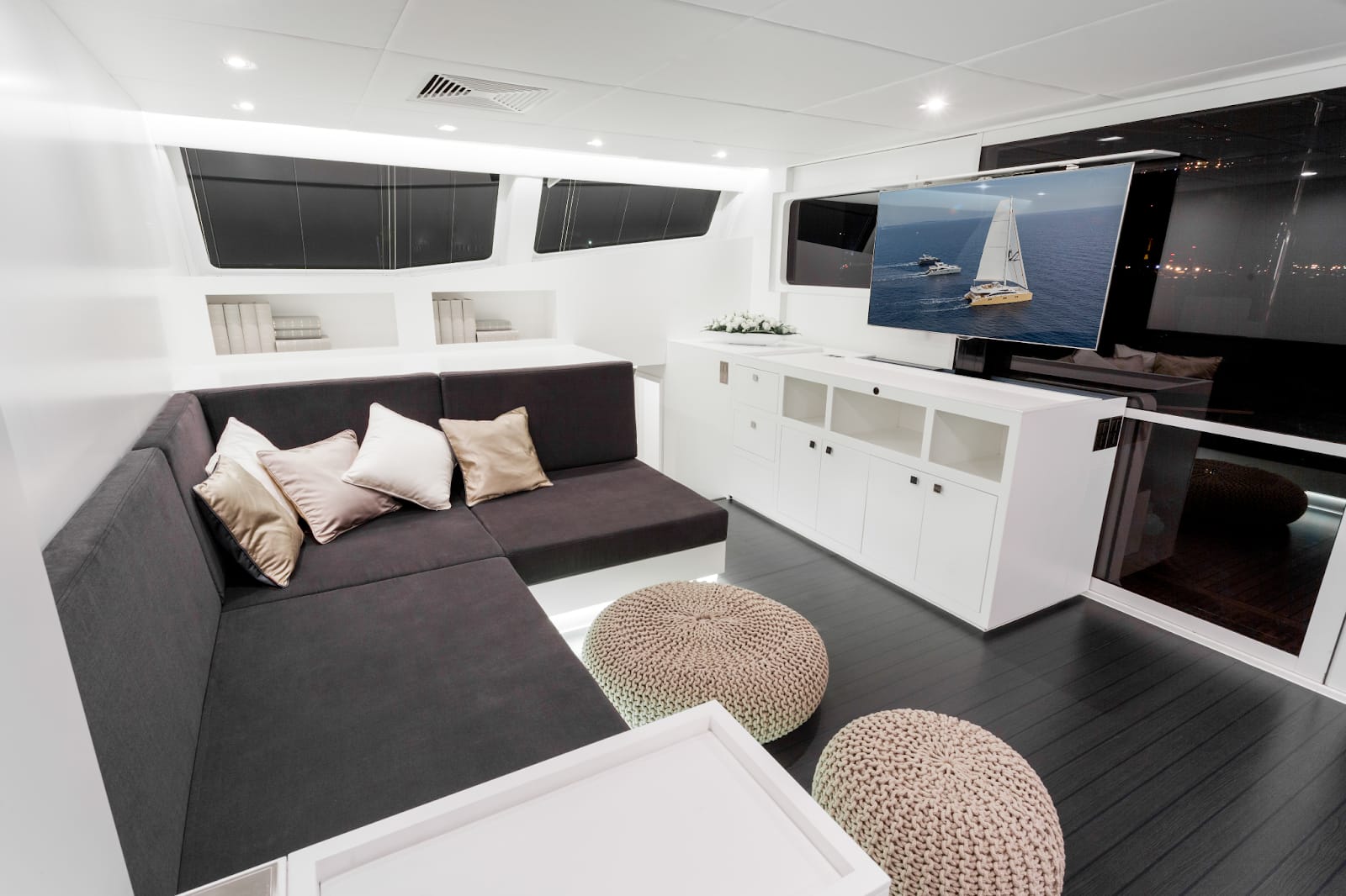 Catamaran Levante Interior