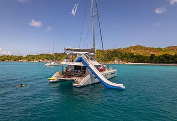 Sailing catamaran in Seychelles - Between